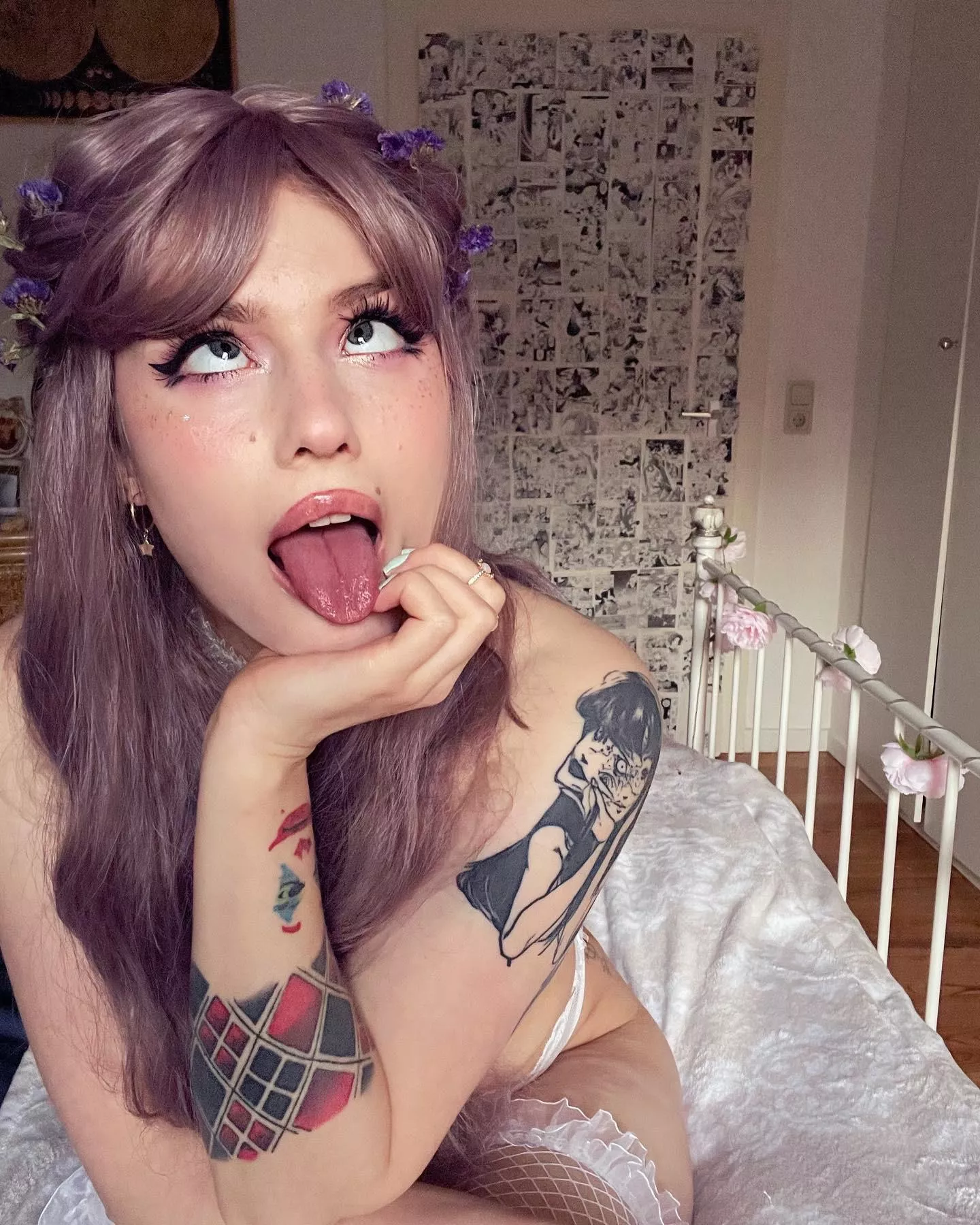 Do you like my pink tongue? posted by lombreinsolente