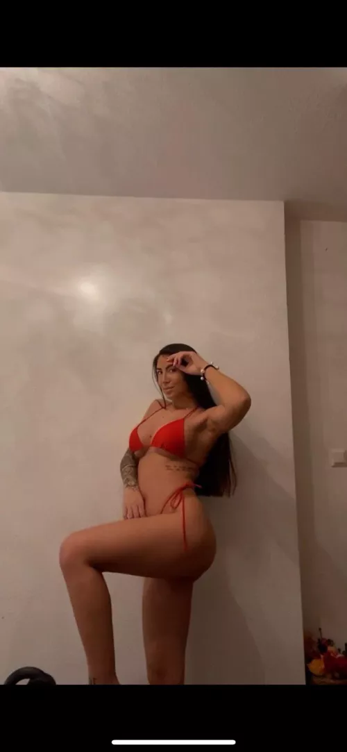 do you like my red costume?😳 by DanielaCandy