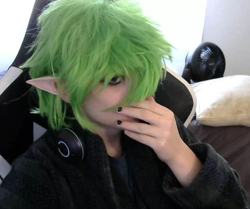 do you like my shitty headphones? posted by obeythewalrusNOW