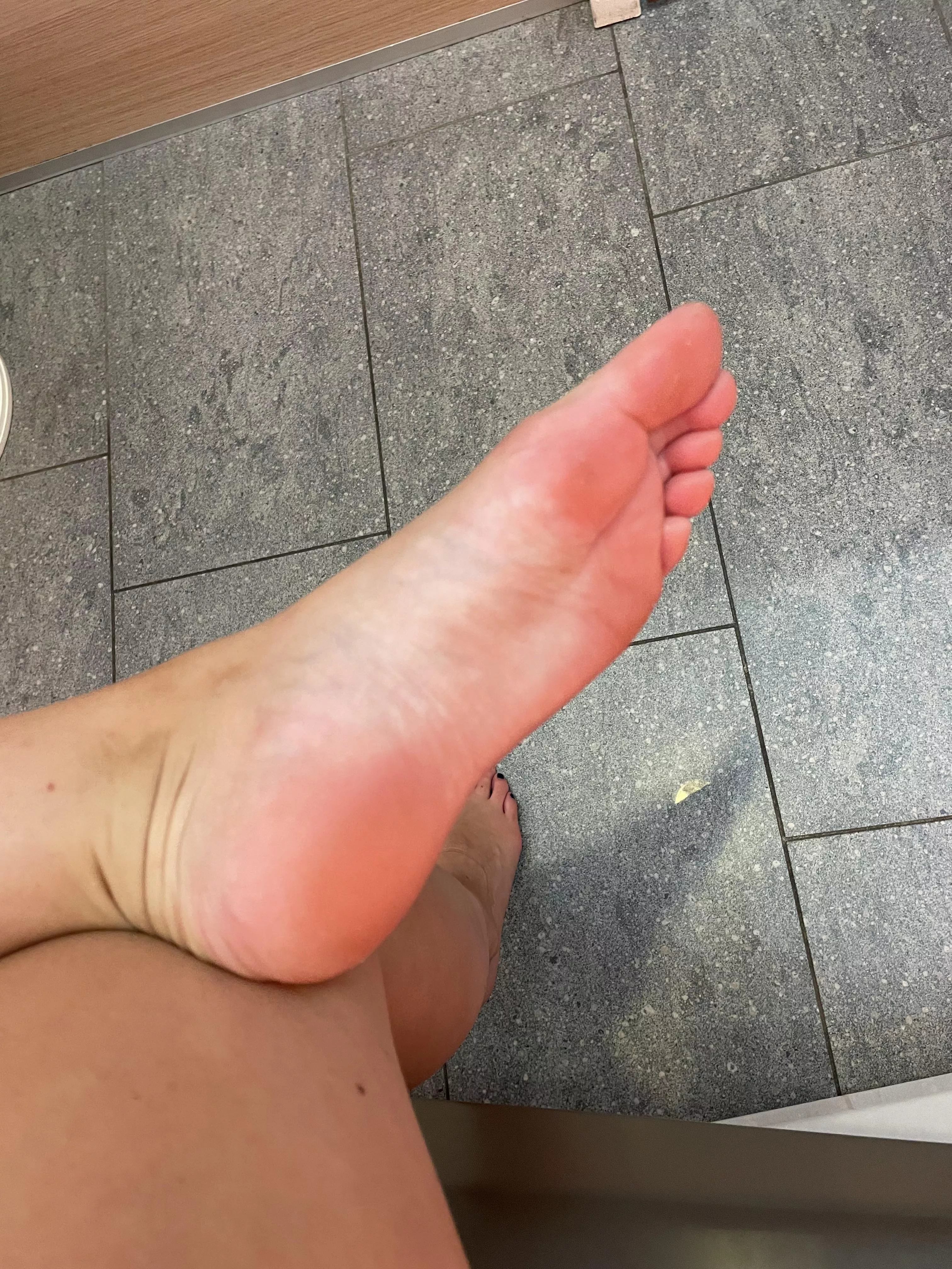 Do you like my sweaty soles? Just finished my workout 💦 posted by Jaimybaker