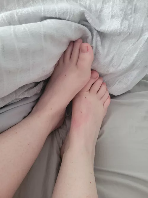 Do you like my tiny toes? x by JuiletsSecret