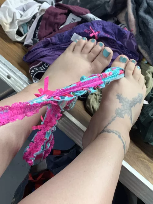 Do you like my toes? by Xitsdakotaxxx