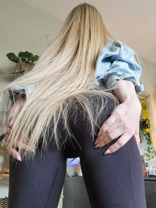 do you like my yoga pants?😈 by heyitsbeaa