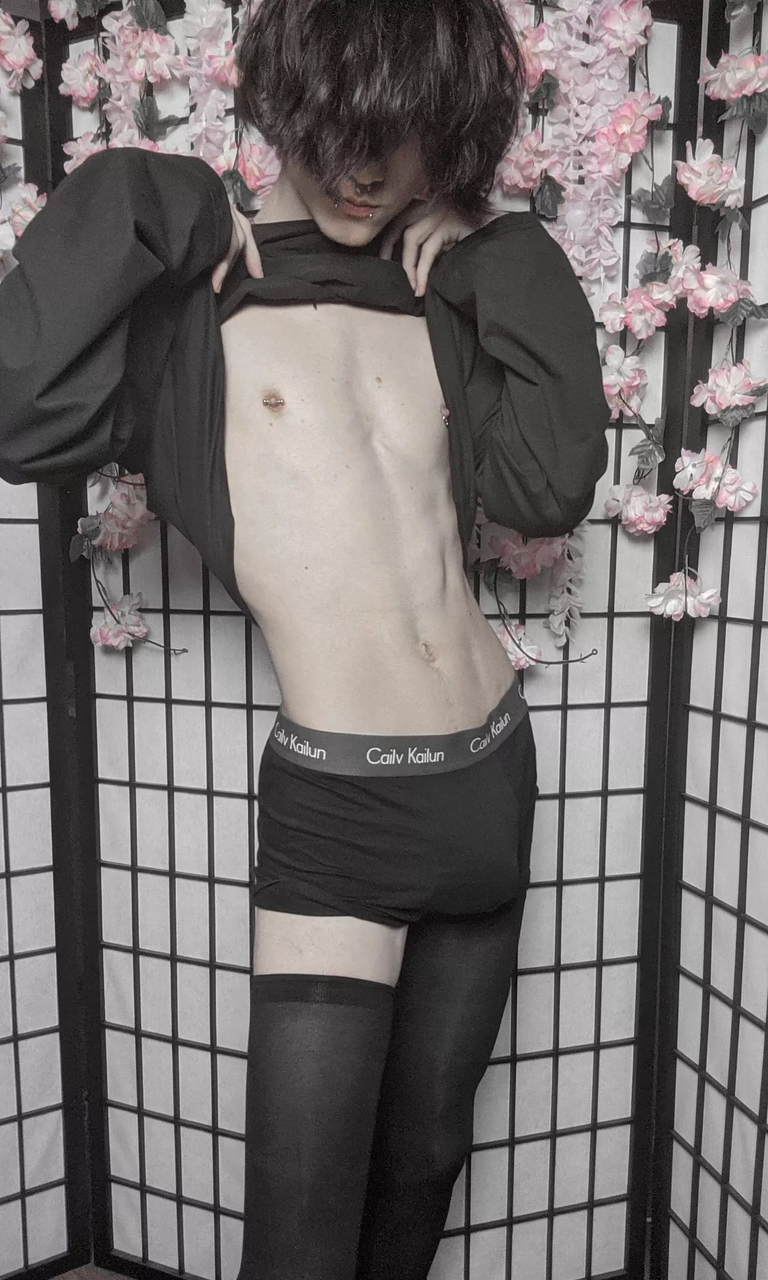 Do you like pierced nipples?🖤 posted by Natizuku