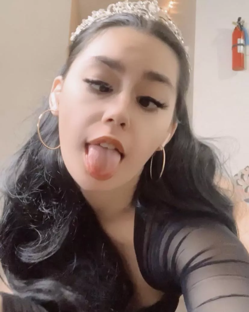 do you like princesses? 🤍 posted by 77kangel