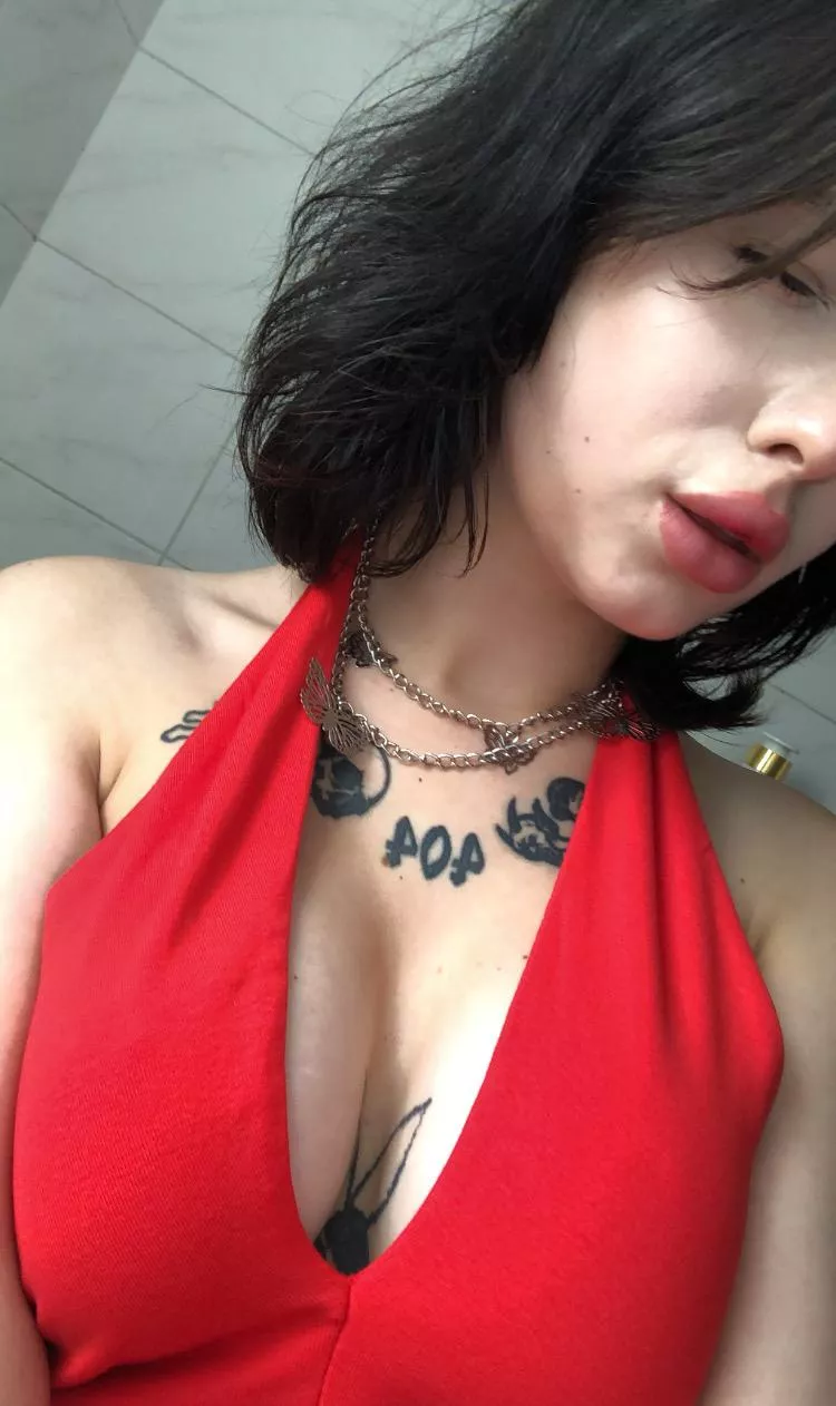 do you like red?😉😘❤️ posted by Honest_1111