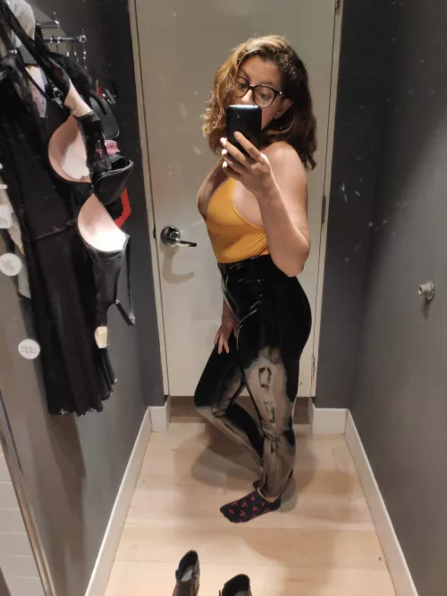 Do you like shining pants? 🥺✨ [OC][F] by Momo_Tama