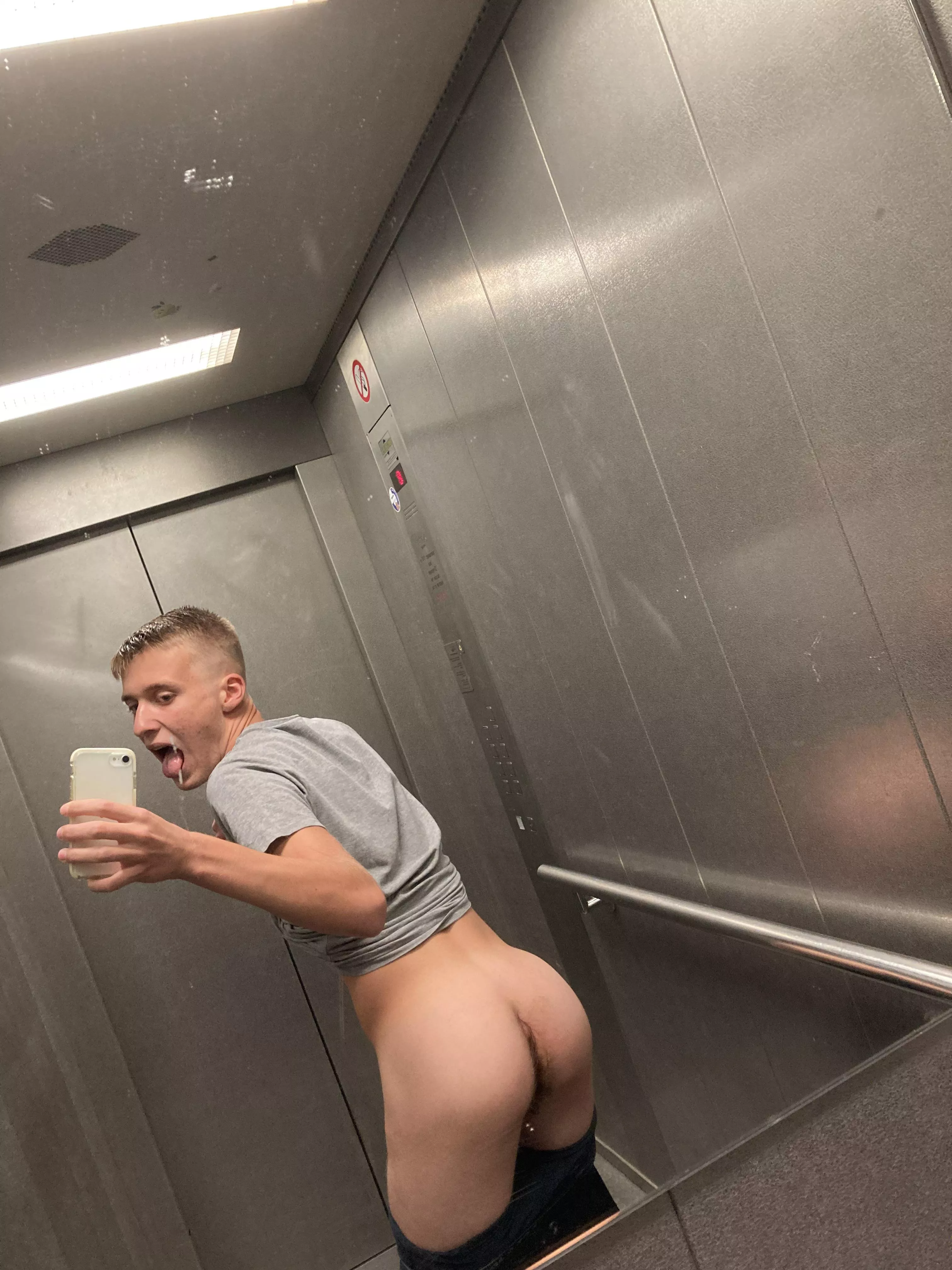 Do you like the view? its so nasty but a good feeling! btw can I get respect for exposing my young body?😏 posted by elevatortrh