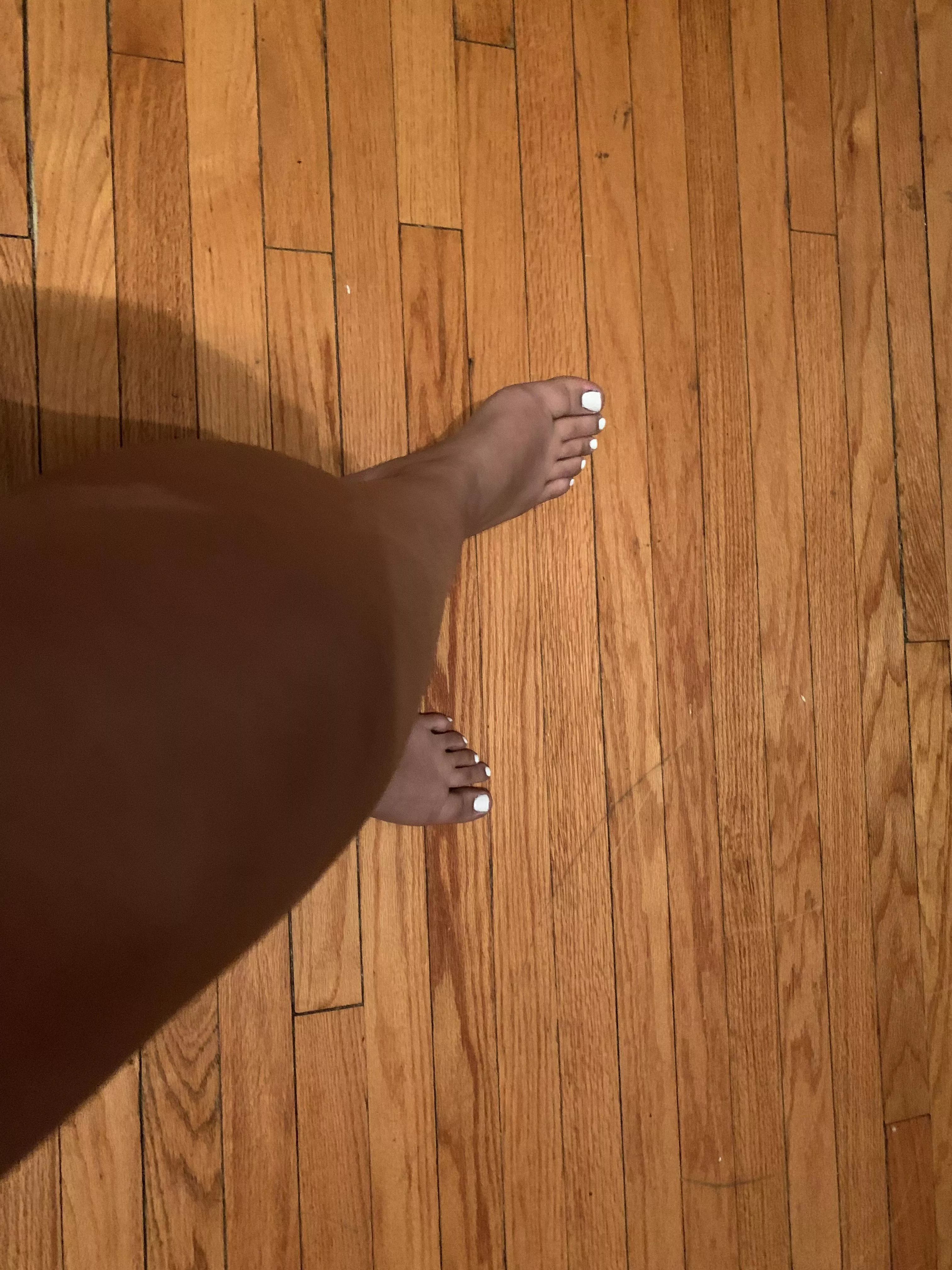 Do you like the white? 🤍💋 posted by xfeetfetx