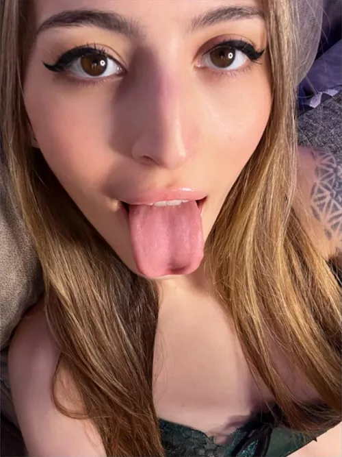 Do you like tiny girls with talented tongues?😋💕 by xpetitepeach