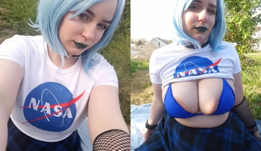 Do you like what I'm hiding under that shirt? by lilithcrossbones