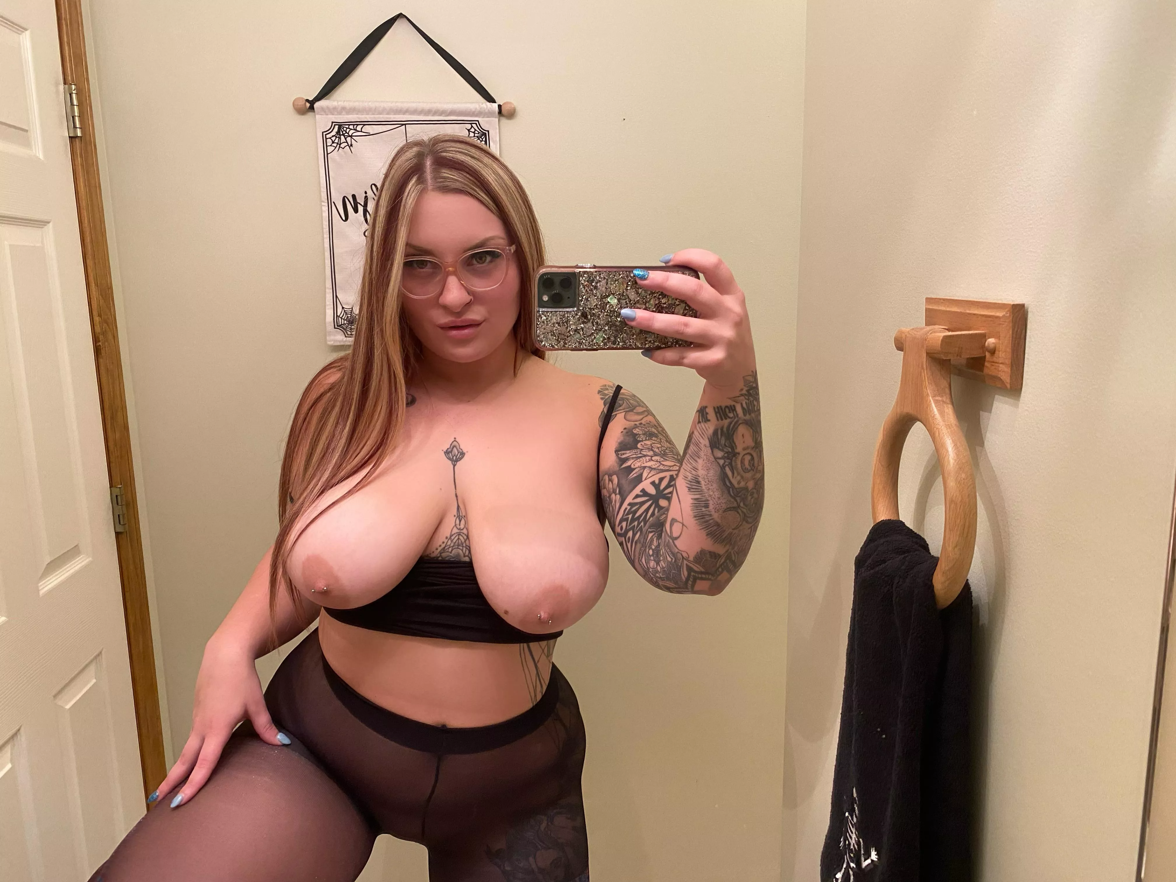 Do you like what you see? 😈💕 posted by XChandlerKnight