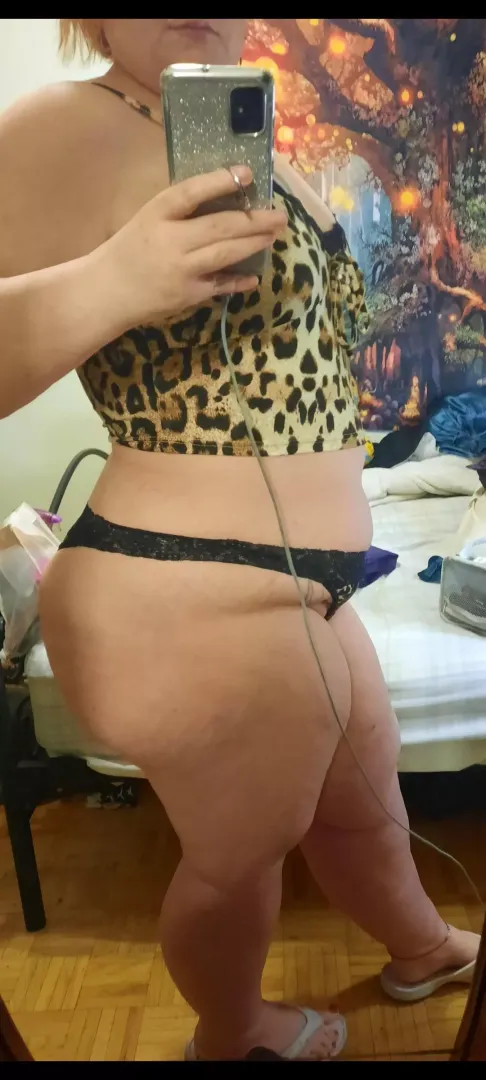 Do you love a Big Soft Jiggly Ass, Pretty Plump Pink Pussy & Cute Feet? posted by MorticiaFreak