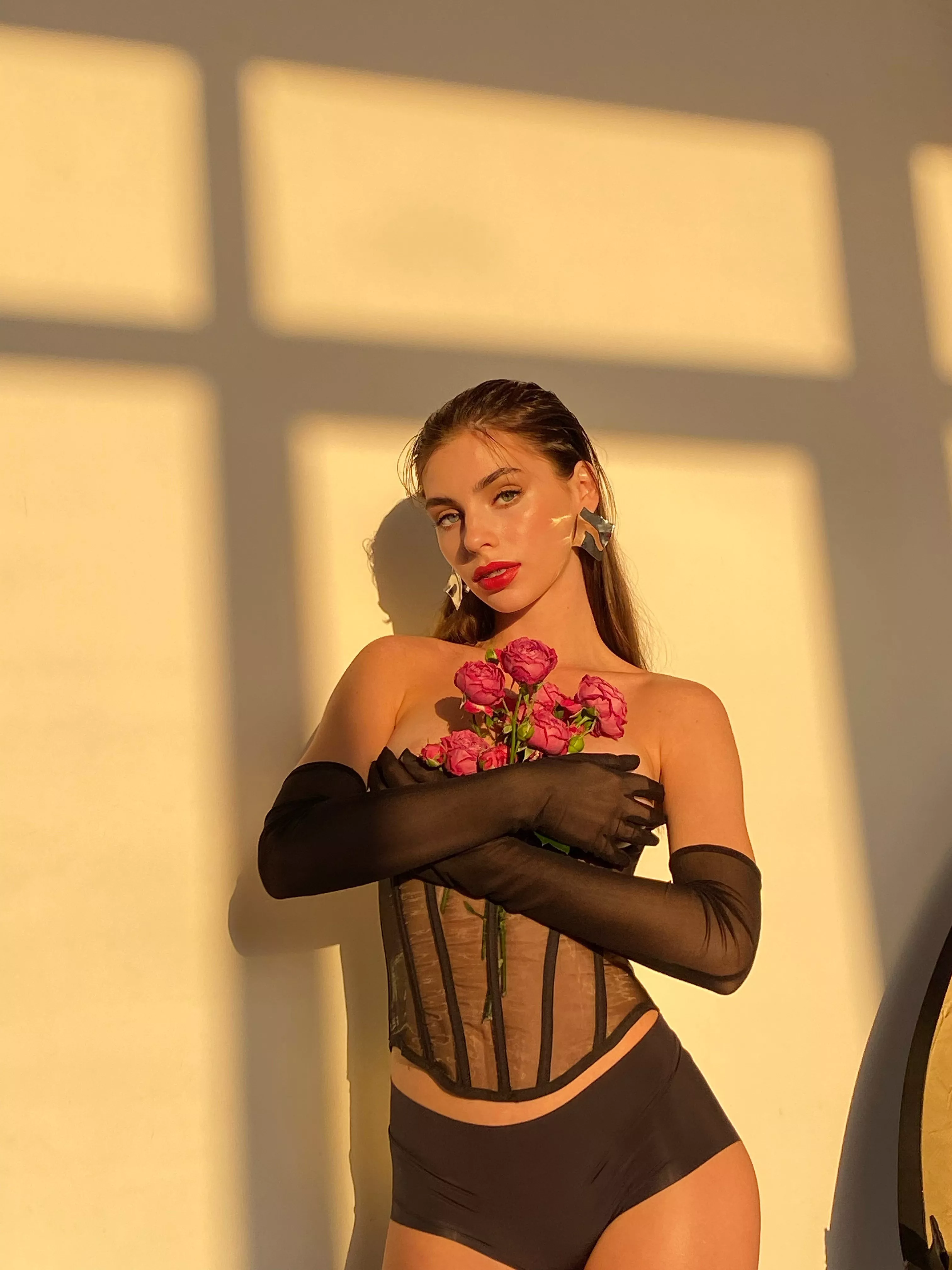 Do you love flowers? Link to my only fans page in the comments😘 posted by Hedyklin