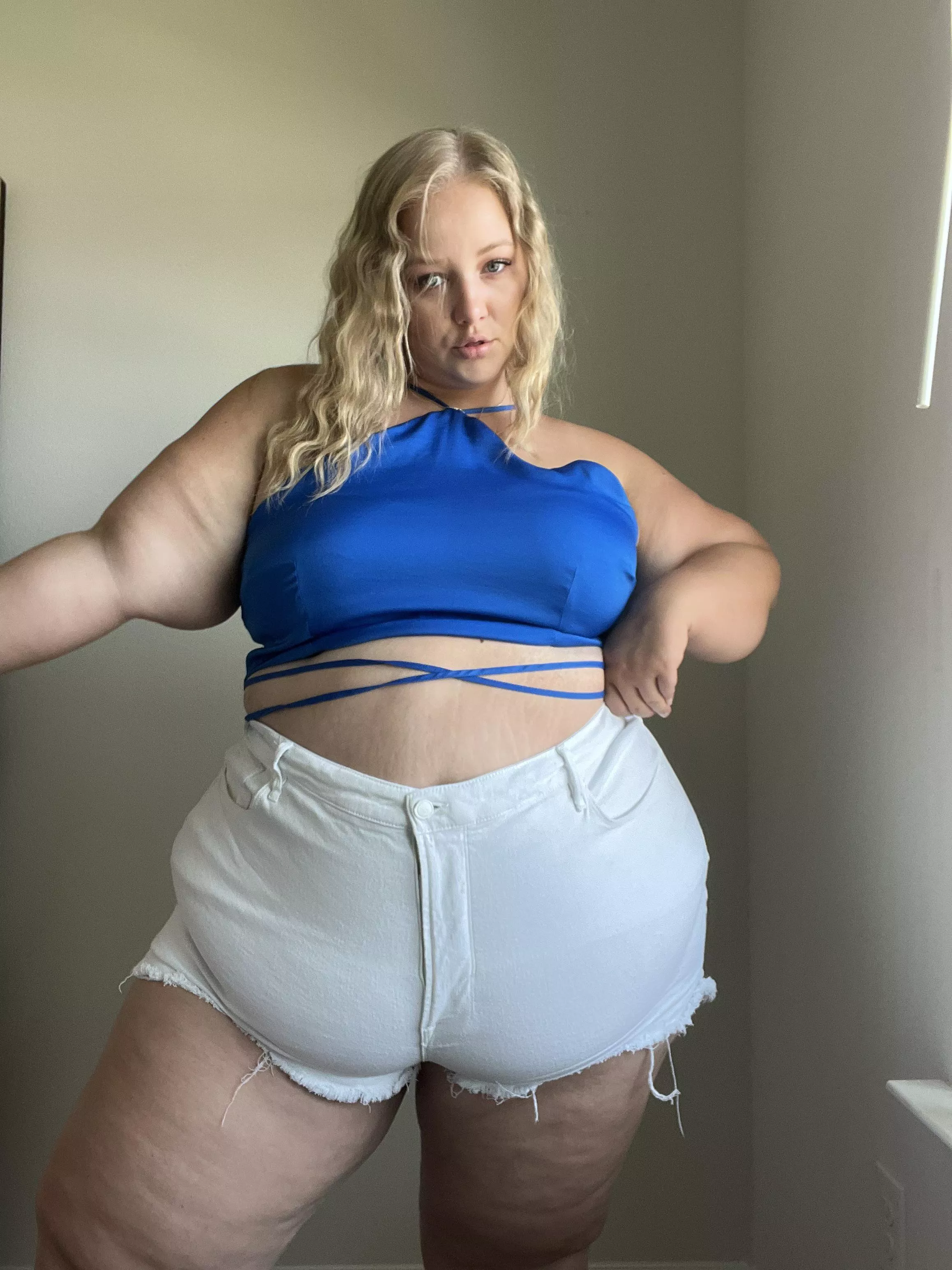 Do you love this belly? posted by ceciliaxemily