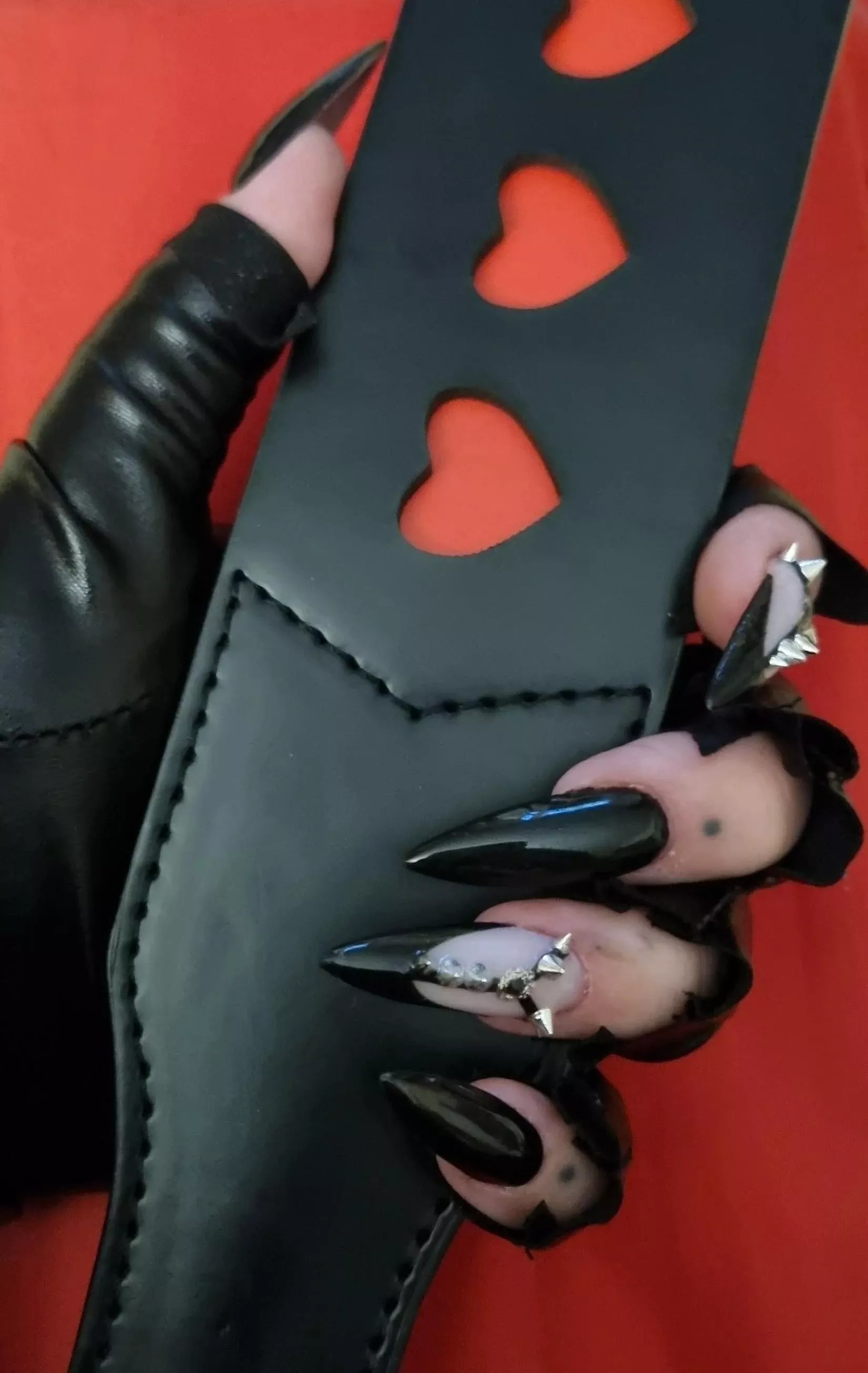 Do you prefer blunt or sharp to start darling? [F] posted by Curvy_Creeper89