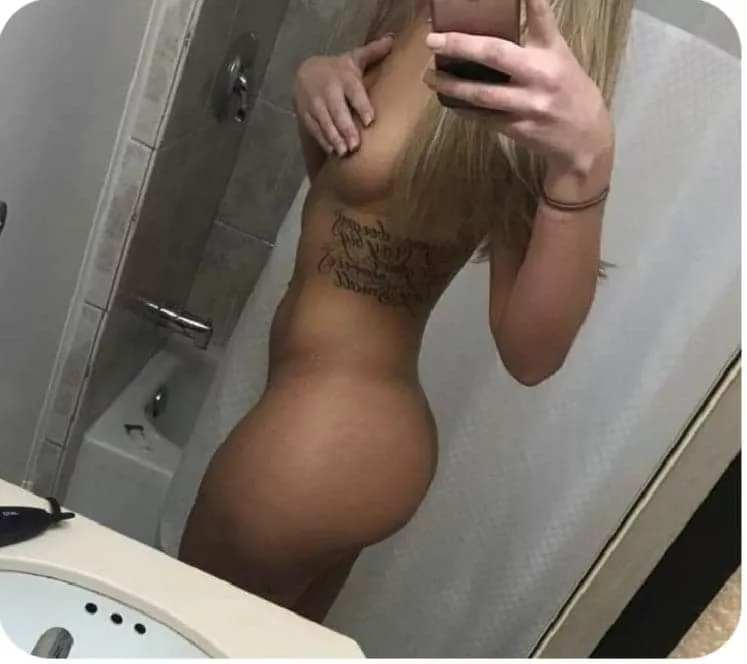 Do you prefer my pussy or my ass?😏 posted by Michelle-skys