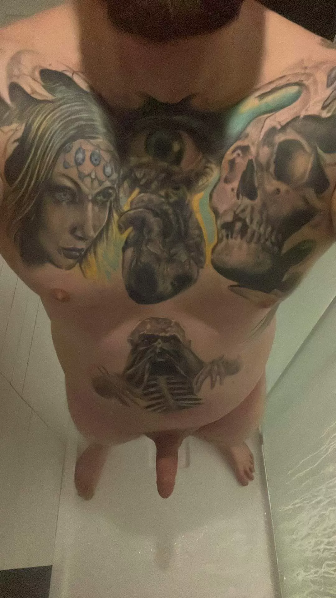 Do you think I’m hot ? 🖤 posted by siarls_blas