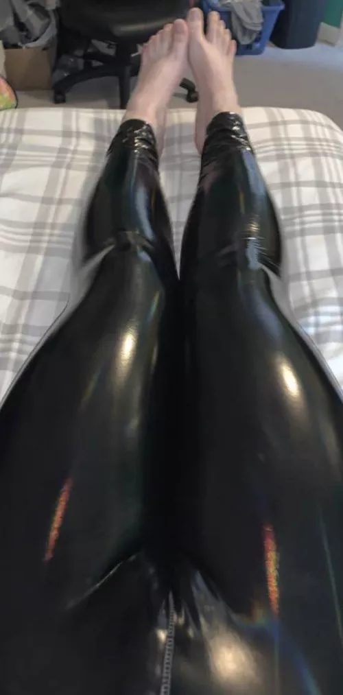 Do you think my leggings are tight enough 😳 by nyy1717