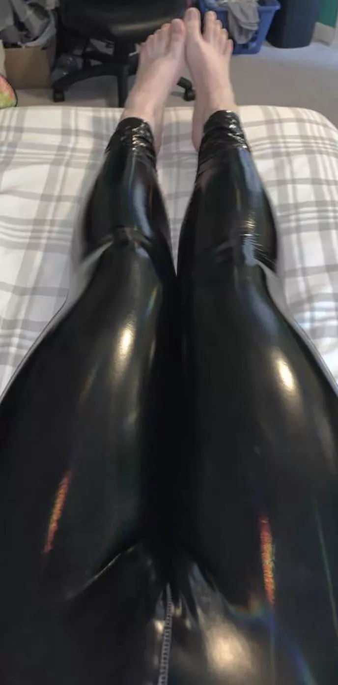 Do you think my leggings are tight enough 😳 posted by nyy1717