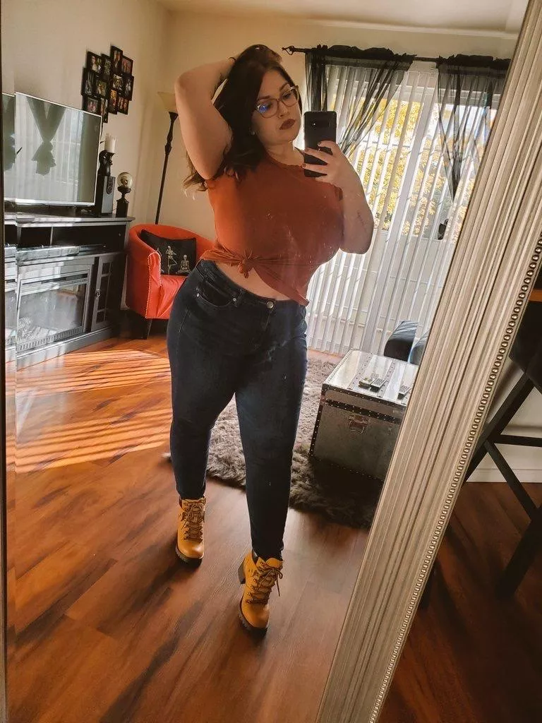 Do you think she can hide those hangers? posted by ultrxcriticxl