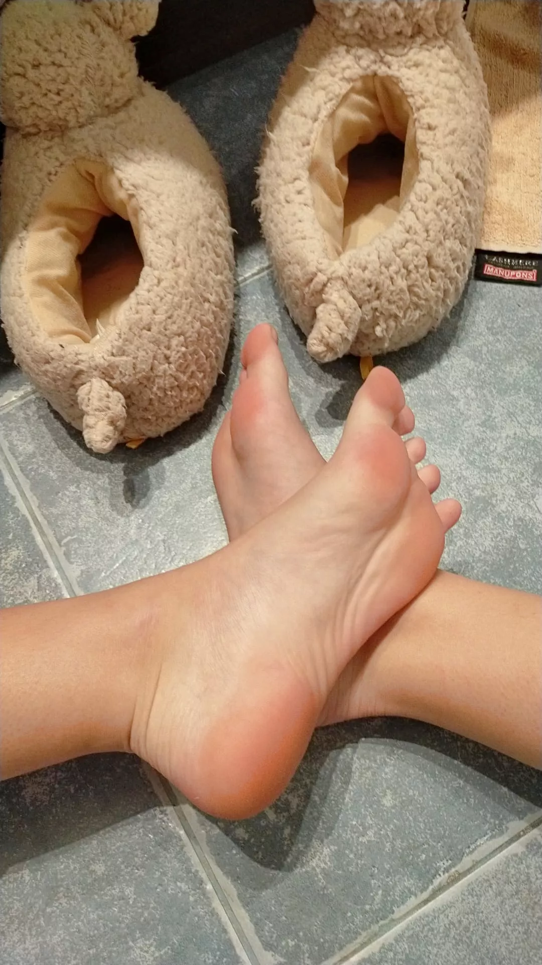 Do you think they are smelly after walking with my warmy slippers? 😏 posted by mimi_pu