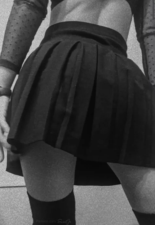 Do you think this skirt suits me? 🖤👀 by SweetJRxxx
