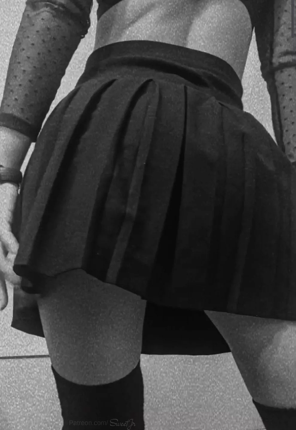 Do you think this skirt suits me? 🖤👀 posted by SweetJRxxx