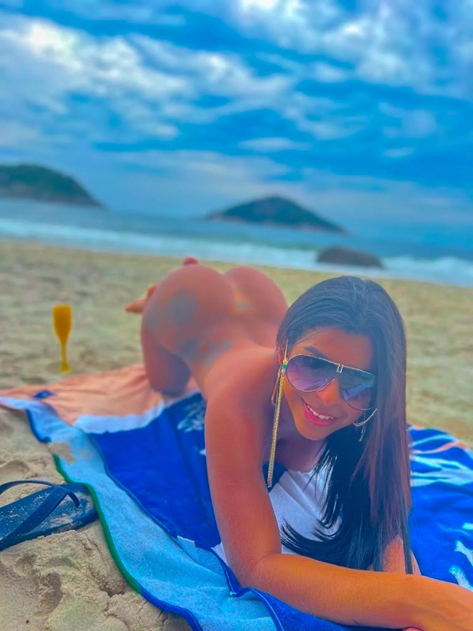 Do you wanna fuck me on this beach? posted by victoriahot21