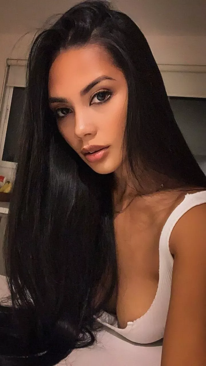 Do you want a Milf to cook for you or want me to be your meal? posted by ValentinaAsia