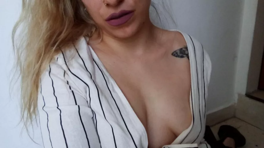 Do you want me to take my clothes off for you?🔥link in comments by pipinaonfire