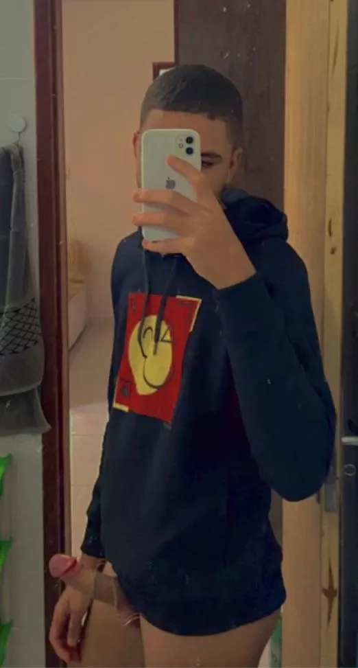 Do you want my joystick? I’ll let you be my player 1 posted by H3L1U