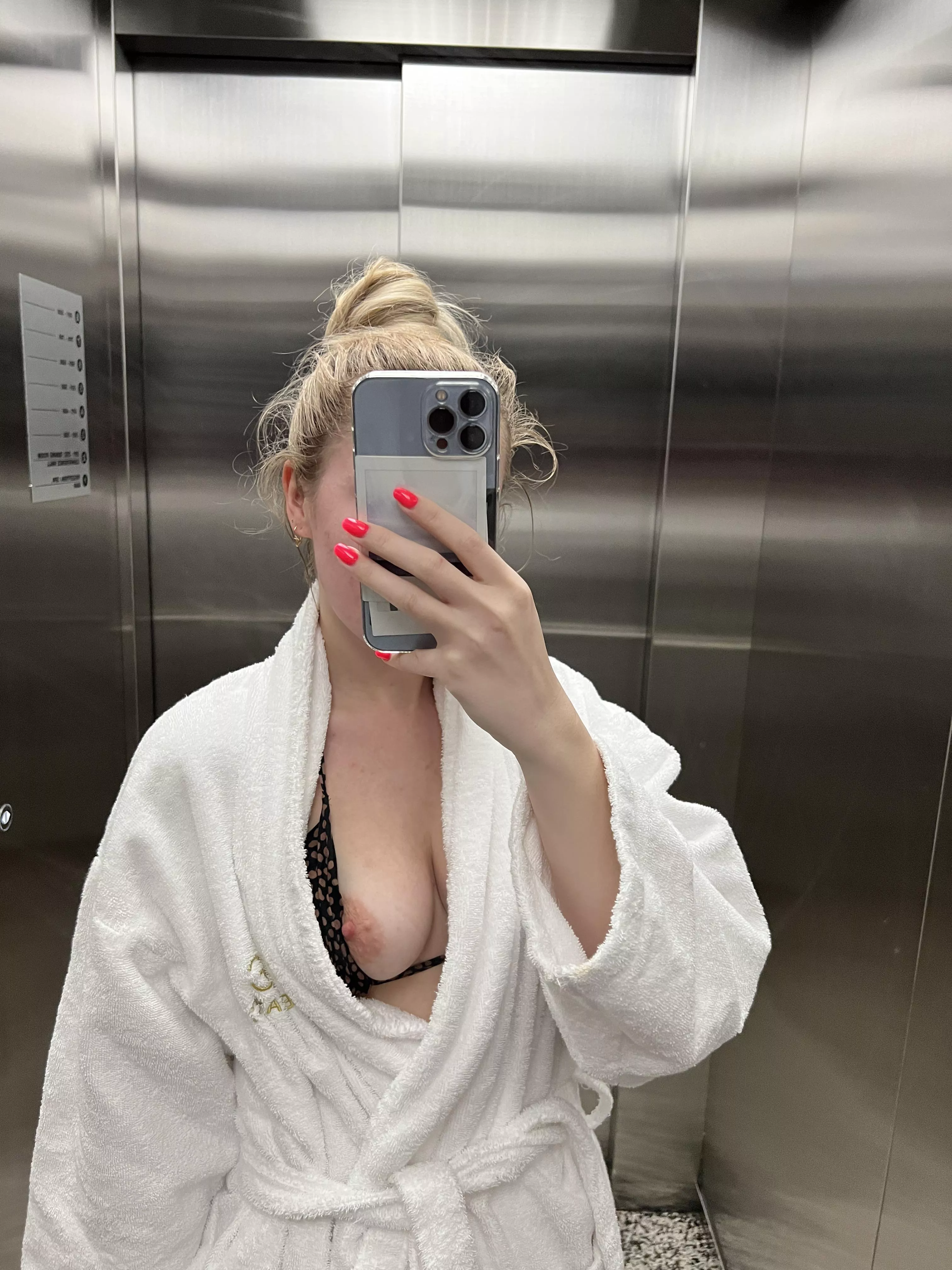 Do you want to meet me at your hotel? posted by ivygiirl