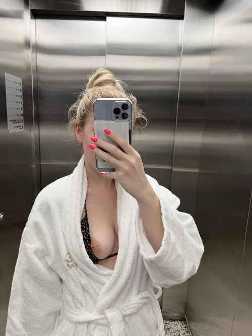 Do you want to meet me at your hotel? [f] by ivygiirl