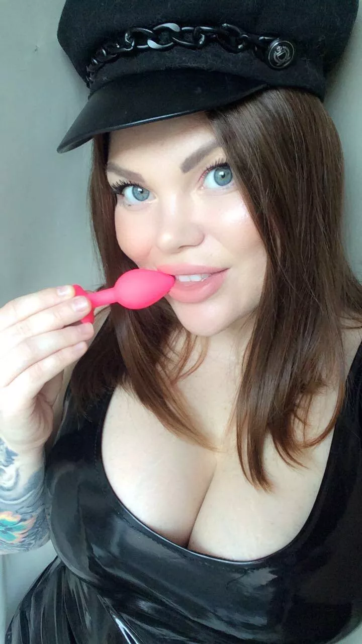 Do you want to see my naked boobs? 😍👄 posted by alenasweety