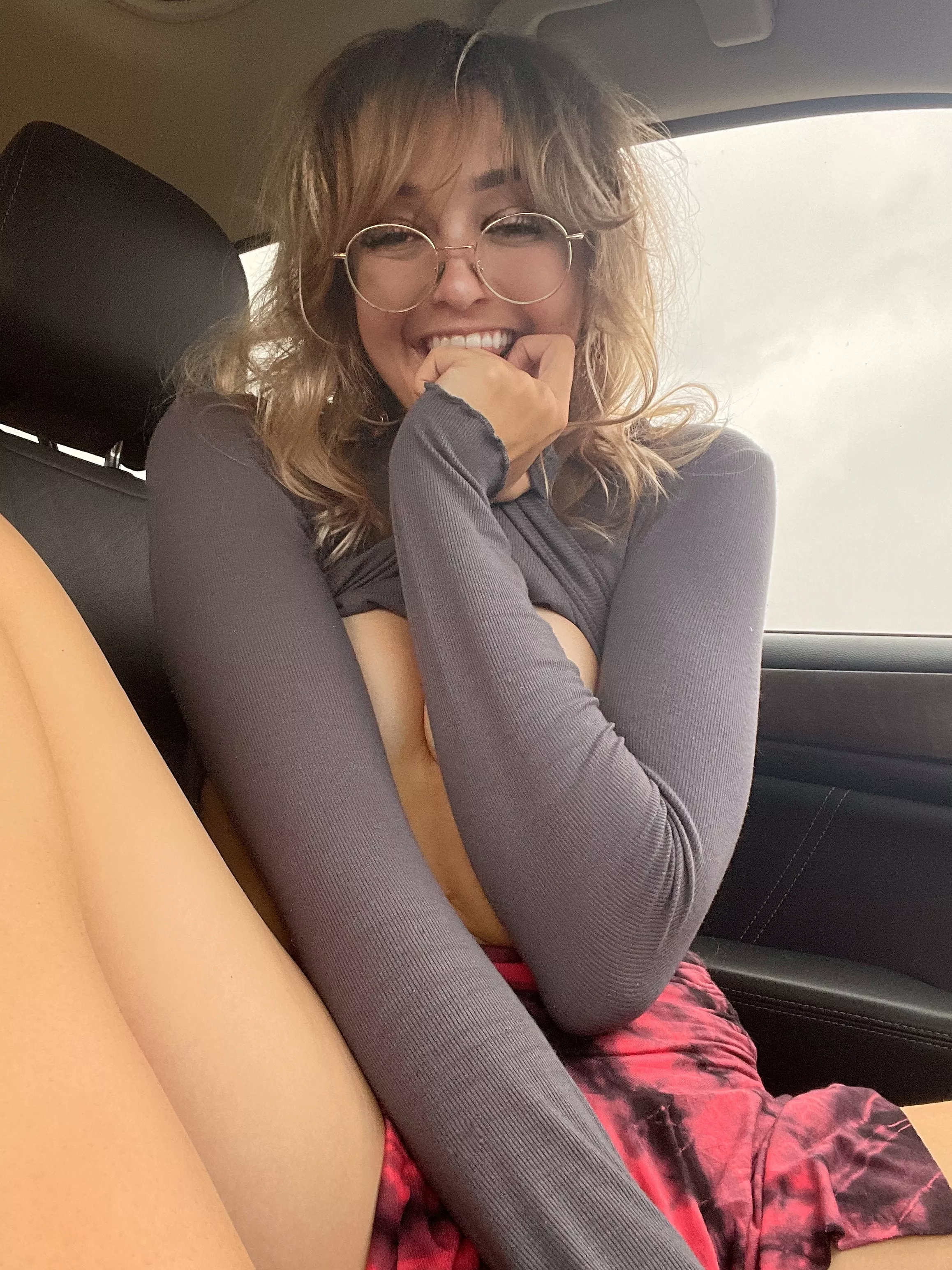 Do you want to take a peek under my shirt? posted by yagirldubs