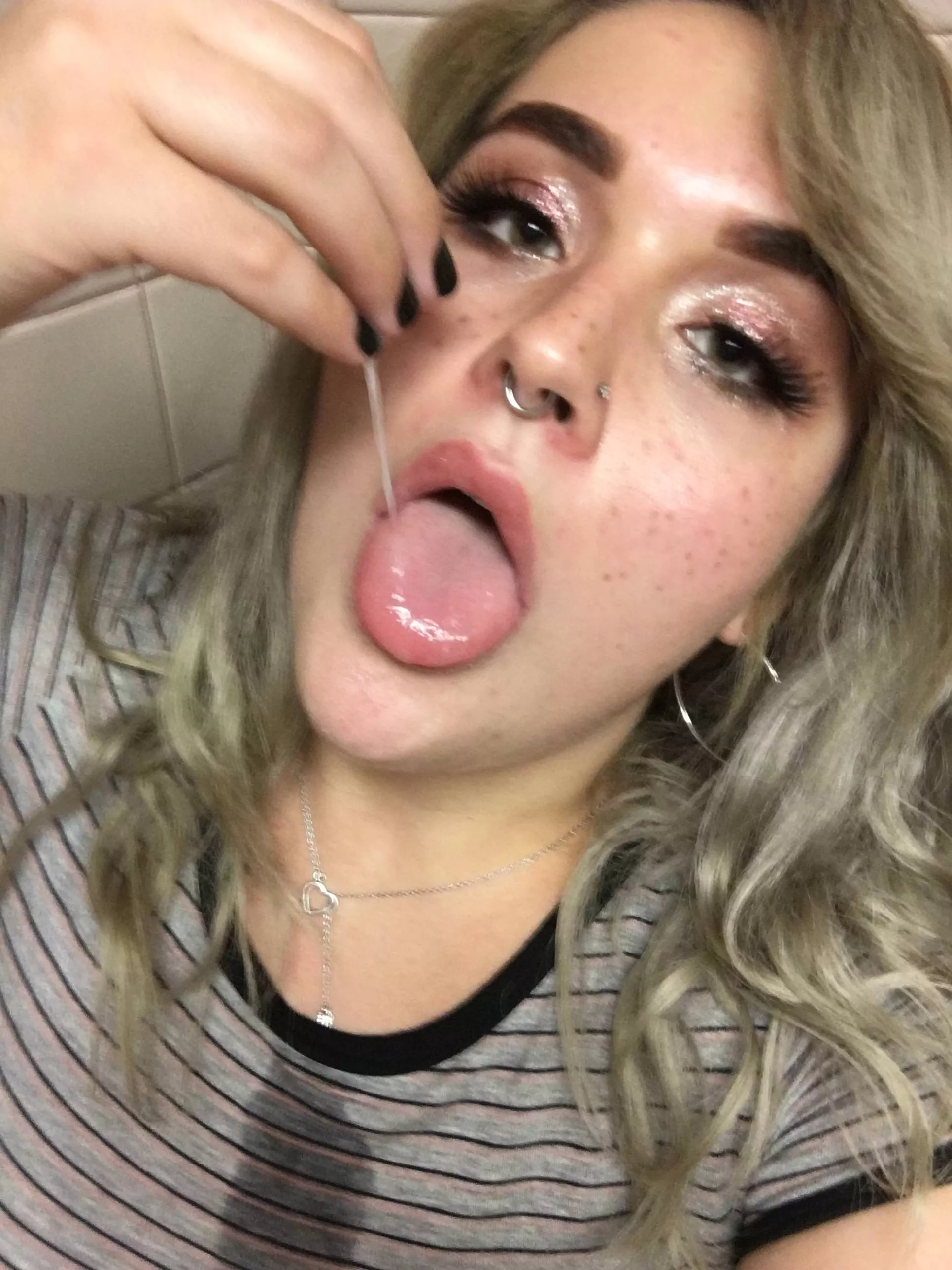 does anyone else elave boring classes to suck & gag on their fingers in the bathroom or is that just me? (OC) posted by corsetchav