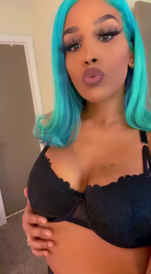 Does anyone in here like black girls? by itstelleylace