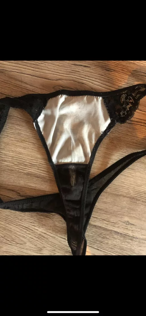 Does anyone now come to strings/tangas from mom,sis ect? Gladly dm by SnooLemons1353