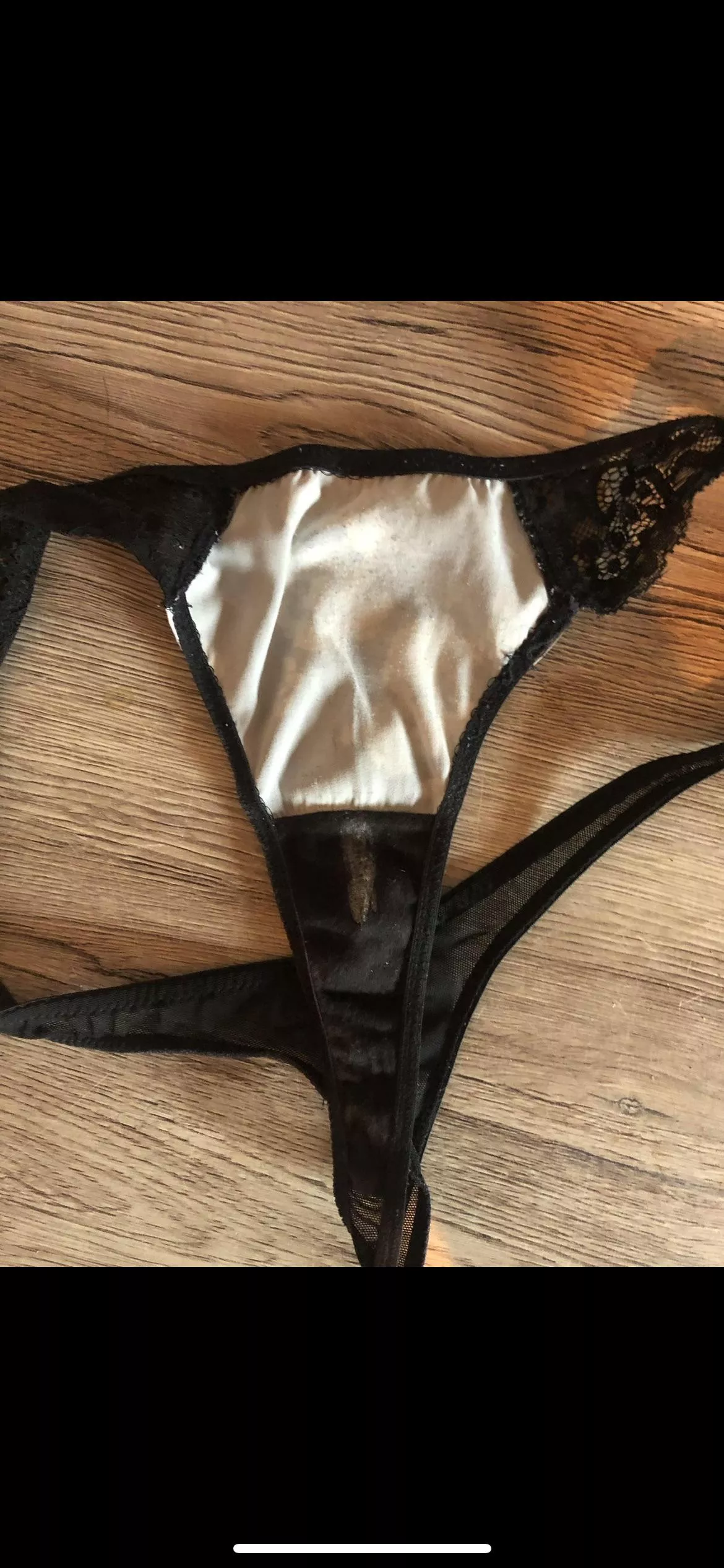 Does anyone now come to strings/tangas from mom,sis ect? Gladly dm posted by SnooLemons1353