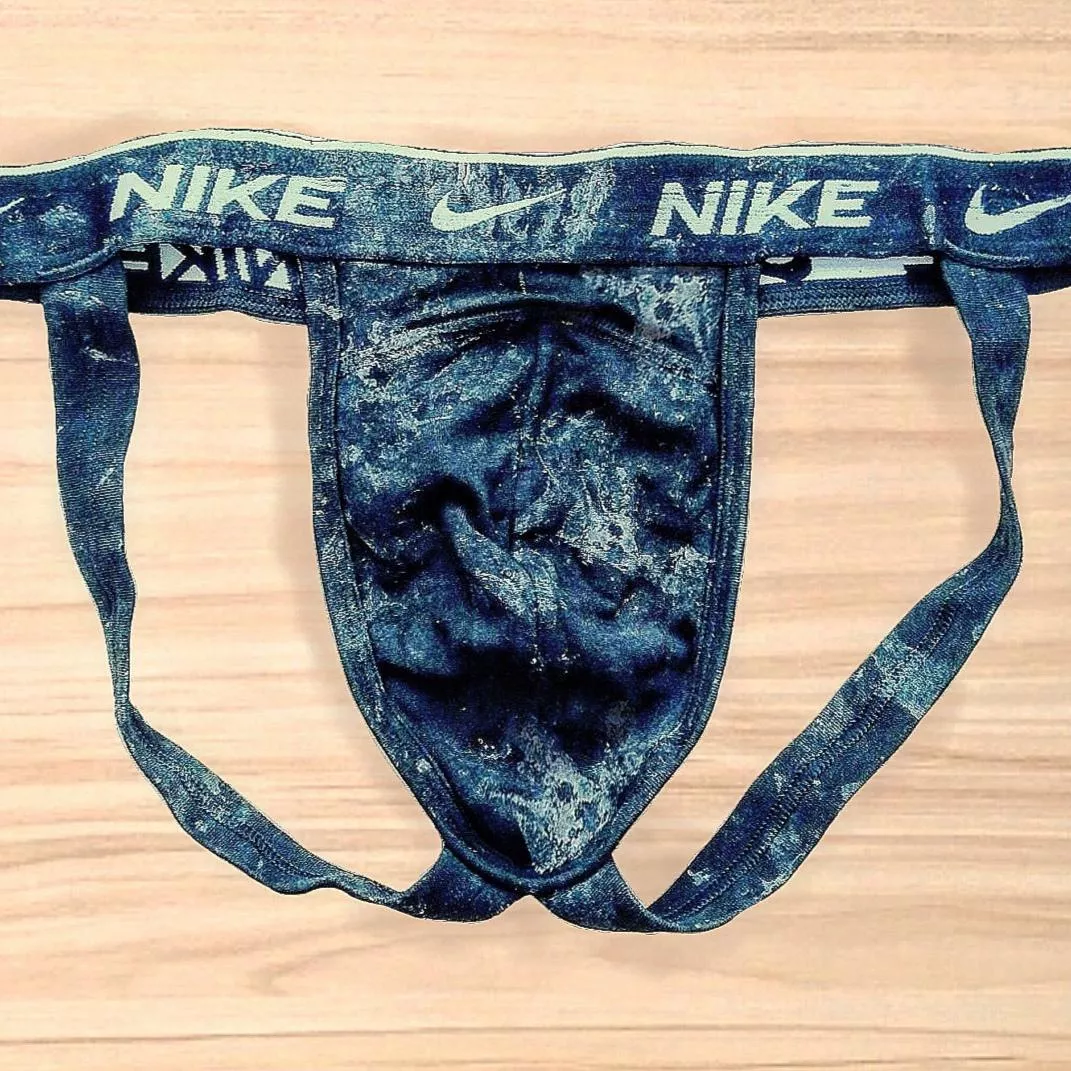 does anyone prefer their jockstraps well used?👃 posted by cumragmask