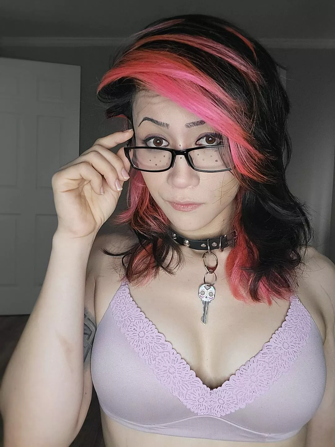 does anyone think im cute enough to fuck? 😳🥺 posted by Valentine_T-girl