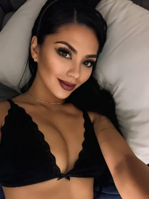 Does black suits well on me? by ValentinaAsia