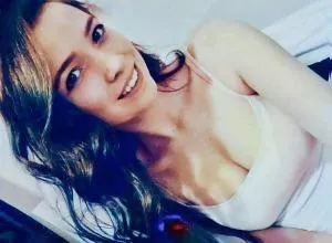 Does her tits look big in this selfie.? Pm me and tell me what you like about her posted by Zachmckay