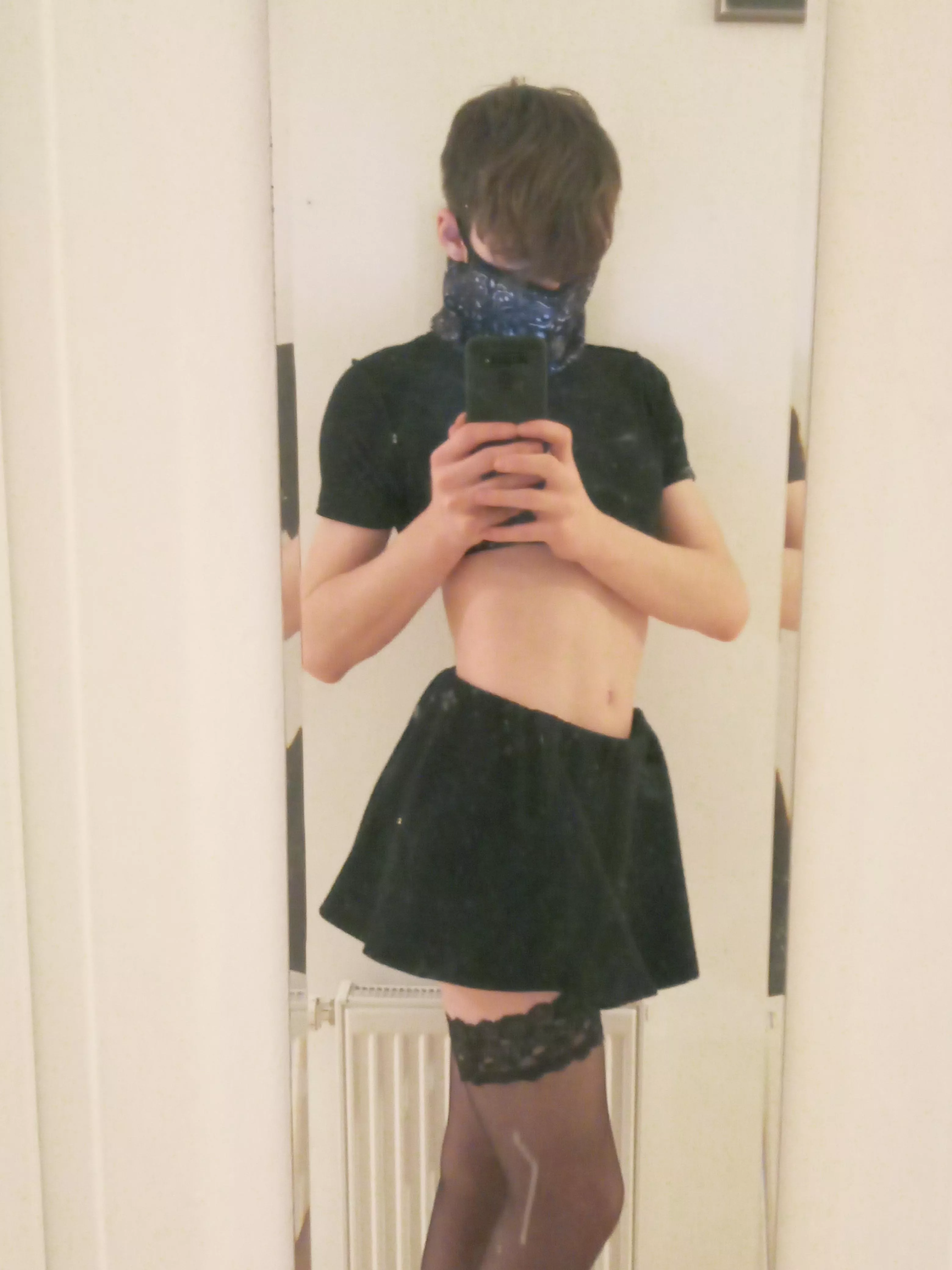 Does it look good? 😓😓 posted by Sad_Needleworker_183