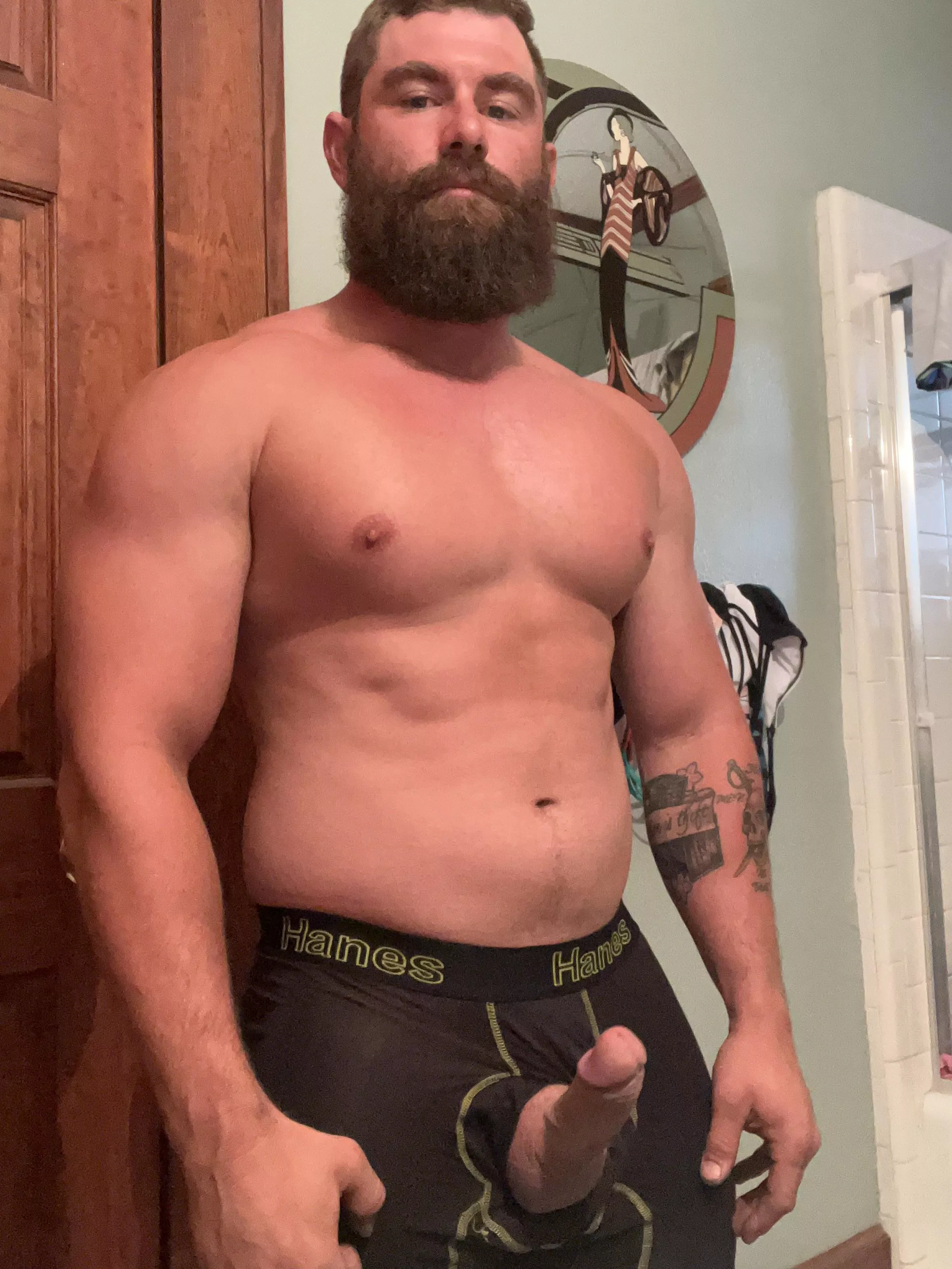 Does lady boners like bulky guys ? posted by throwaway345719