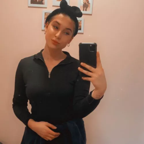 Does my girlfriend deserve bigger cocks? by fantasiexxx22