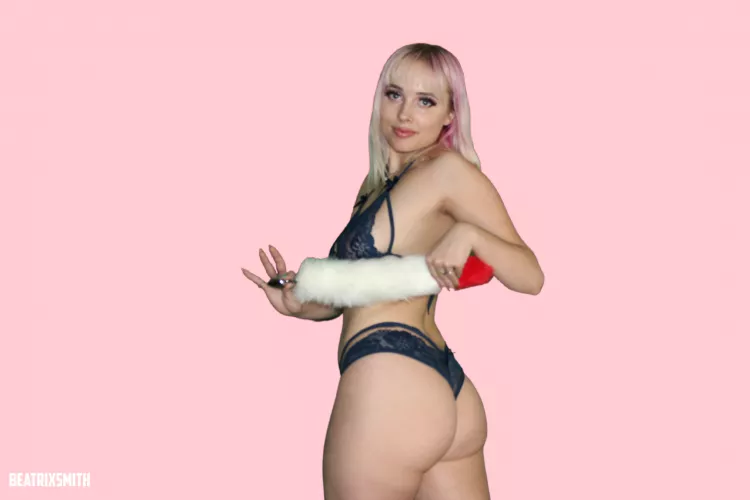 does that little peek of my armpit turn you on? by BeatrixSmith