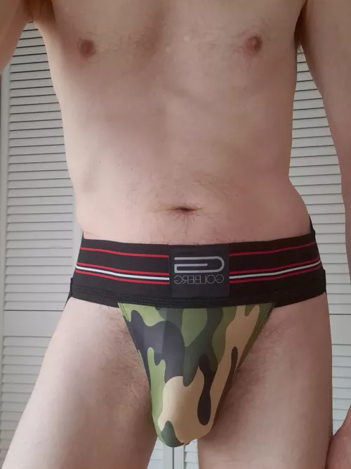 Does the camouflage hide the bulge? by Daddy_Long_Legs_2022