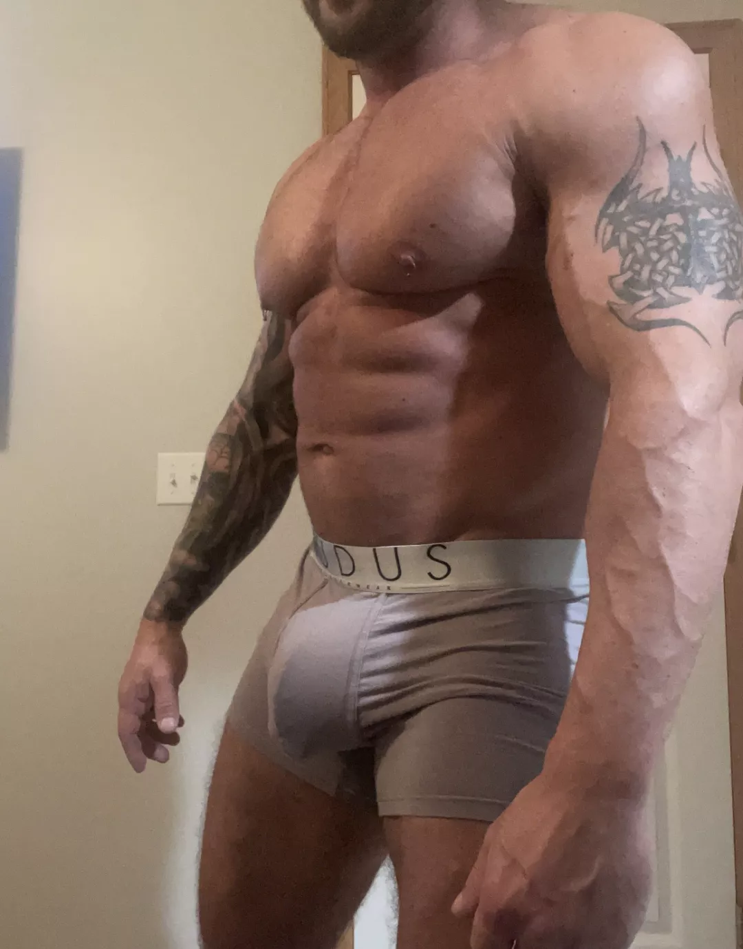 does the rest of me make my bulge look small? posted by ClydeXLDom